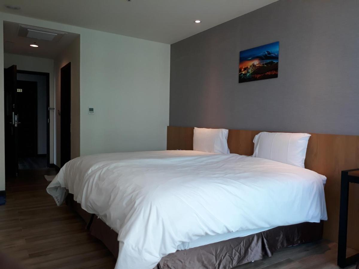 Honest&Warm Hotel Taoyuan Buitenkant foto