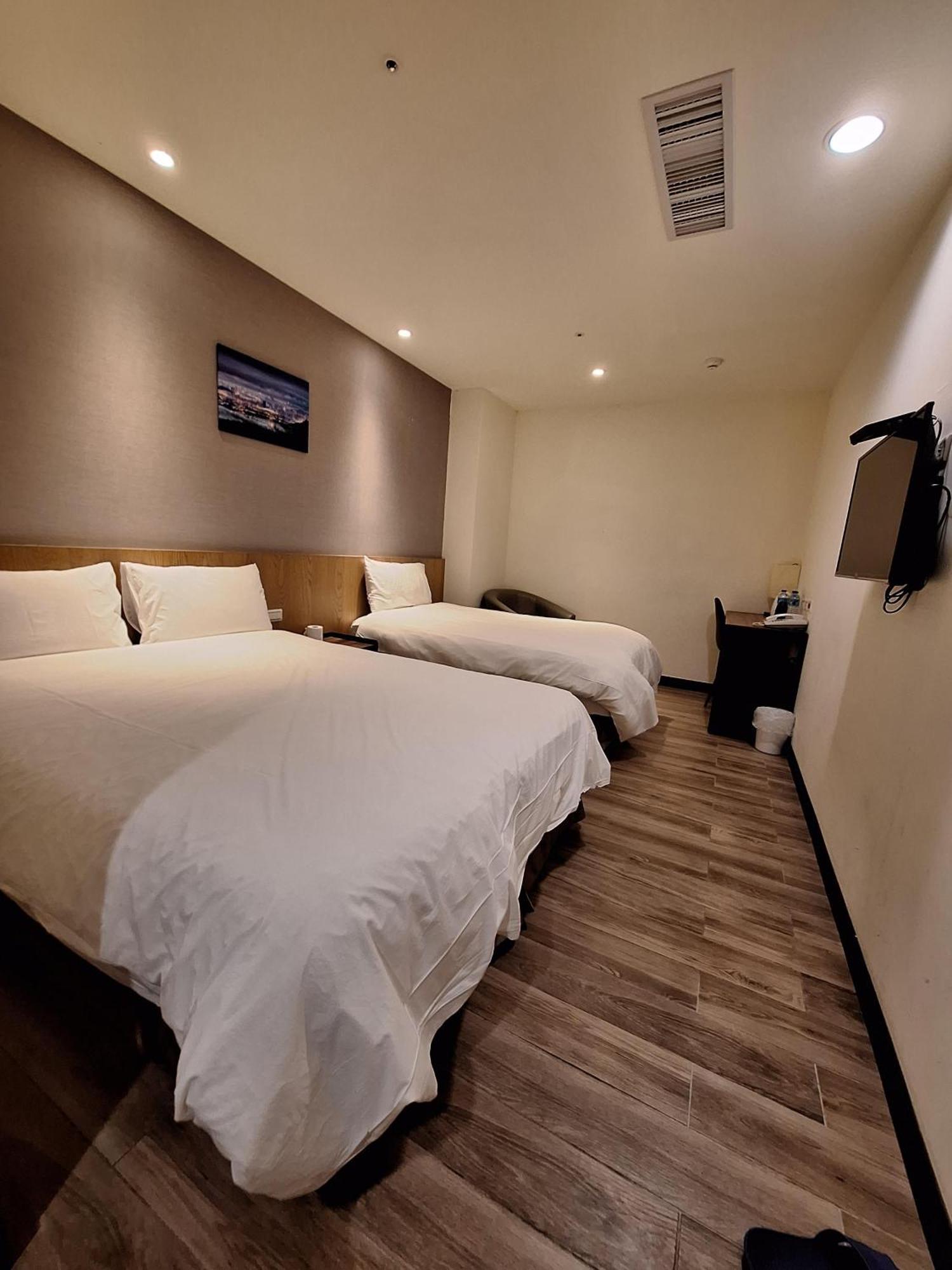 Honest&Warm Hotel Taoyuan Buitenkant foto